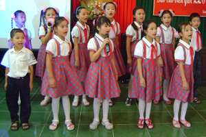 Trẻ em trường tiểu học thị trấn Lương Sơn thường xuyên được tham gia các hoạt động ngoại khóa như thể dục - thể thao, văn hóa - văn nghệ.