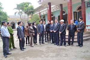 Các đại biểu HĐND tỉnh tiếp xúc cử tri huyện Yên Thủy.