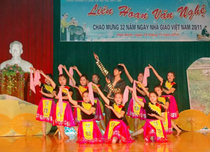 Một tiết mục văn nghệ chào mừng ngày nhà giáo Việt Nam 20/11 của học sinh trường THPT DTNT tỉnh.