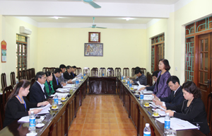 Đồng chí Hoàng Thị Chiển, UVBTV, Trưởng Ban Dân vận Tỉnh ủy kết luận công tác kiểm tra QCDC tại Ban Dân tộc tỉnh.