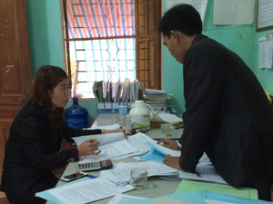 Kiểm tra công tác DS/KHHGĐ tại xã Định Cư – Lạc Sơn.
