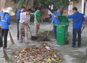 Hưởng ứng phong trào xây dựng cơ quan, đơn vị văn hóa, CĐ cơ quan Huyện ủy Kim Bôi thường xuyên phát động “ngày cuối tuần xanh” vệ sinh môi trường khuôn viên cơ quan sạch, đẹp.