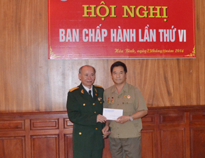 Tại hội nghị, hội viên Nguyễn Giang Nam (TP. Hòa Bình) đã ủng hộ 3 triệu đồng gây quỹ tặng quà Tết Nguyên đán Ất Mùi 2015 cho hội viên nghèo trong tỉnh.