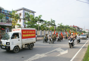 Cán bộ, hội viên Hội CCB phường Tân Thịnh ra quân tuyên truyền lưu động về Tháng hành động phòng - chống ma túy.

