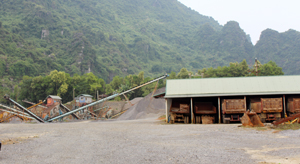 Do phản ứng của người dân hai xóm Cọ, Nhòn (Lạc Thịnh) hoạt động SX-KD của xí nghiệp Trung Dũng bị đình trệ từ tháng 6/2015 đến nay.