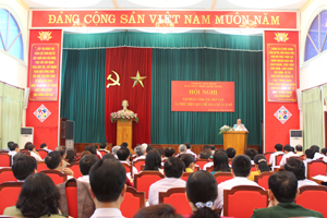 Đồng chí Nguyễn Thế Trung, Uỷ viên T.Ư Đảng, Phó Trưởng Ban TT Ban Dân vận T.Ư trao đổi 2 chuyên đề chính tại buổi tập huấn. 

            


