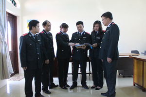 Đội ngũ cán bộ phòng Thanh tra PCTN (Thanh tra tỉnh) thường xuyên trao đổi nâng cao trình độ nghiệp vụ, đáp ứng yêu cầu nhiệm vụ được giao. ảnh: ĐP