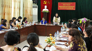 Đồng chí Bùi Thị Hòa, Phó Chủ tịch T.Ư Hội LHPN Việt Nam phát biểu tại hội thảo.

