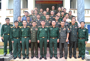 Trong chuyến đi tìm hiểu thực tế tại Hoà Bình, các học viên lớp đào tạo ngắn hạn cán bộ cao cấp chiến dịch - chiến lược Quân đội Hoàng gia Campuchia khoá 14 - Học viện Quốc phòng tại Hoà Bình đã được chia sẻ nhiều kinh nghiệm trong tổ chức thực hiện nhiệm vụ QP -QSĐP.