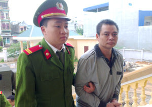 Với hành vi mua bán trái phép ma tuý, Trần Văn Hoành phải nhận mức án 20 năm tù.