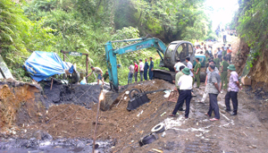Hiện trường vụ sập hầm tại xóm Chiềng (Lỗ Sơn, huyện Tân Lạc).