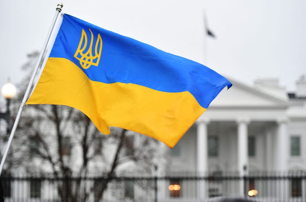 Quốc kỳ Nga - Ukraine: Trong năm 2024, hình ảnh quốc kỳ Nga - Ukraine sẽ được quan tâm nhiều do sức hút của các cuộc đấu tranh trên trường quốc tế. Hãy xem hình ảnh này để tìm hiểu thêm về quốc kỳ đặc trưng của hai quốc gia có mối quan hệ phức tạp.