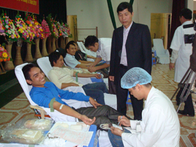 CBCNV-LĐ tham gia hiến máu tình nguyện