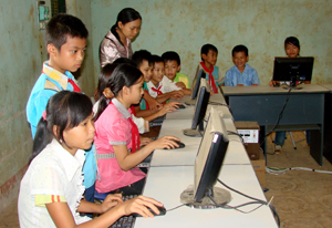 Trường THCS Nật Sơn (Kim Bôi) đã được đầu tư một phòng máy vi tính, đáp ứng được nhu cầu học tập, nghiên cứu của thầy và trò.