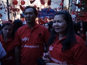 Những người biểu tình “áo đỏ” xuống đuờng biểu tình tại giao lộ Ratchaprasong, trung tâm thủ đô Bangkok ngày 19/12.
