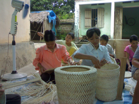Xã Yên Bồng (Lạc Thuỷ) phát triển nghề mây - tre đan, tạo việc làm và thu nhập ổn định cho lao động nông nhàn