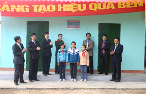 Tỉnh Đoàn Hòa Bình và các đơn vị tài trợ bàn giao nhà bán trú dân nuôi trường THCS Hiền Lương (Đà Bắc)