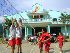 Huyện Kim Bôi thường xuyên tổ chức các môn bóng chuyền thu hút đông đảo VĐV và quần chúng nhân dân tham gia.
