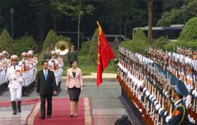 Lễ đón Thủ tướng Thái Lan tại Phủ Chủ tịch. Ảnh: Chinhphu.vn