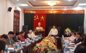 Đồng chí Hoàng Minh Tuấn, Trưởng Ban Tổ chức Tỉnh uỷ, Trưởng Ban pháp chế HĐND tỉnh điều hành hội nghị.