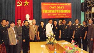 Đồng chí Hoàng Việt Cường, Bí thư Tỉnh uỷ và cán bộ, hội viên CCB thuộc Liên Hội CCB khối các cơ quan Đảng tỉnh.

