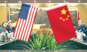 Đại diện Trung Quốc và Mỹ trong cuộc đối thoại ngày 7.12 - Ảnh: AFP