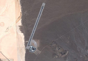 Đường băng bí mật ở căn cứ quân sự Yucca Lake hiển hiện trên Google Maps.