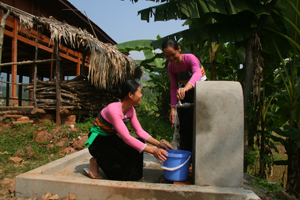 Nhân dân xóm Báo, xã Bao La (Mai Châu) được DAGN đầu tư nước sinh hoạt phục vụ cuộc sống.