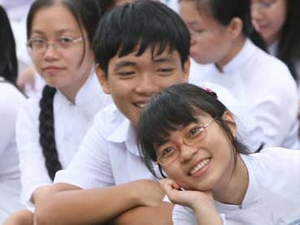 Nhiều học sinh lớp 12 Trường THPT chuyên Lê Hồng Phong cho biết rất hứng thú với đề văn kiểm tra học kỳ I. Trong ảnh: một nhóm học sinh lớp 12 của trường này. Ảnh: Như Hùng (Tuổi Trẻ)