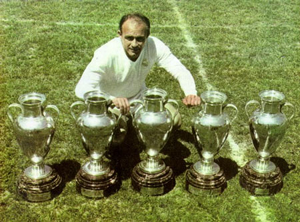 Real Madrid huyền thoại với thủ lĩnh Di Stefano chính là đội bóng đầu tiên vô địch cúp liên lục địa
