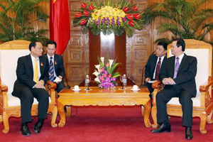 Thủ tướng Nguyễn Tấn Dũng tiếp Bộ trưởng Bưu chính Viễn thông Lào Hiêm Phôm-ma-chanh.        Ảnh: ÐỨC TÁM (TTXVN)
