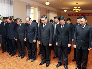 Đoàn đại biểu Trung ương Đảng viếng Nhà lãnh đạo Triều Tiên Kim Jong-Il.