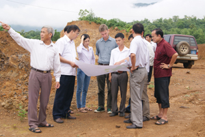 Ban QLDA phát triển lâm nghiệp tỉnh khảo sát mở rộng vùng dự án cho huyện Lạc Sơn.