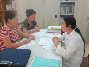 Trung tâm YTDP tỉnh điều tra, khảo sát tại môi trường làm việc của Bệnh viện đa khoa huyện Mai Châu.