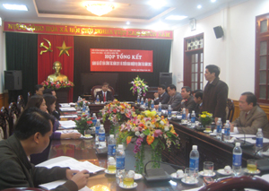 Các đại biểu phát biểu thảo luận tại hội nghị.