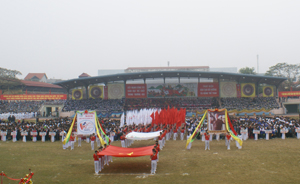 Quang cảnh Lễ khai mạc Hội khỏe Phù Đổng tỉnh lần thứ VI năm 2011. ảnh Cẩm Lệ