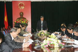 Đồng chí Trần Đăng Ninh, Phó Chủ tịch UBND tỉnh chủ trì hội nghị giao ban trực tuyến về xây dựng cơ bản năm 2012.