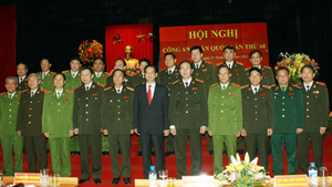 Đồng chí Nguyễn Tấn Dũng, Ủy viên Bộ Chính trị, Thủ tướng Chính phủ và các đại biểu dự Hội nghị.
