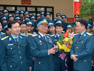 Trung tướng, anh hùng LLVT nhân dân Nguyễn Văn Phiệt nói chuyện truyền thống đánh B52 trong chiến thắng 12 ngày đêm “Hà Nội - Điện Biên Phủ trên không” với CBCS đoàn H50.