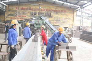 Công ty Cổ phần gạch ngói Quỳnh Lâm chú trong công tác ATVSLĐ trong sản xuất.