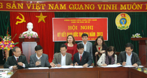 Công đoàn viên chức 7 tỉnh Tây Bắc ký kết giao ước thi đua năm 2013.