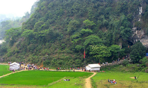 Cụm di tích chùa Tiên đang là điểm đến du lịch hấp dẫn với du khách trong và ngoài tỉnh.