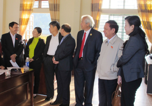 Đoàn ĐBQH tỉnh gặp gỡ, trò chuyện với cử tri huyện Cao Phong.
