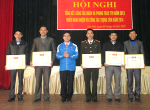 Huyện Lạc Sơn có 6 tập thể và 1 cá nhân được nhận bằng khen của Trung ương Đoàn vì đã có thành tích xuất sắc trong công tác Đoàn và phong trào TTN năm 2013.