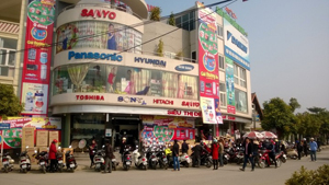 Trong Tuần lễ giờ vàng tại siêu thị điện máy Tám Oanh, hàng trăm người tiêu dùng đã tìm cơ hội mua sắm sản phẩm chất lượng, giá tốt.