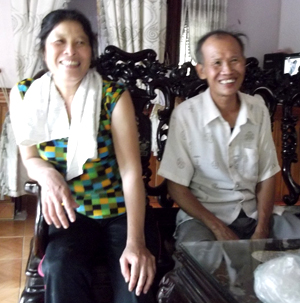 Những năm tháng vất vả trồng rừng, ông Nguyễn Đức Thái luôn nhận được sự động viên, chia sẻ của người vợ.