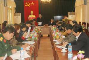 Đoàn kiểm tra Hội đồng TĐ-KT tỉnh kiểm tra tại huyện Lạc Thuỷ.