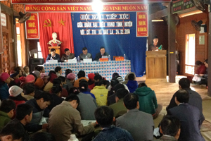 Đoàn đại biểu HĐND tỉnh và HĐND huyện Mai Châu tiếp xúc cử tri xã Bao La.