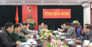Đồng chí Nguyễn Văn Quang, Phó Bí thư Tỉnh ủy, Chủ tịch UBND tỉnh và các đại biểu tham gia hội nghị trực tuyến của Chính phủ tại điểm cầu tỉnh ta.
