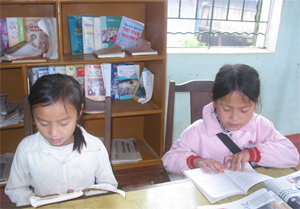 Học sinh dân tộc xã Ngổ Luông (Tân Lạc) vượt khó, trở thành điểm sáng công tác phát triển giáo dục dân tộc.

